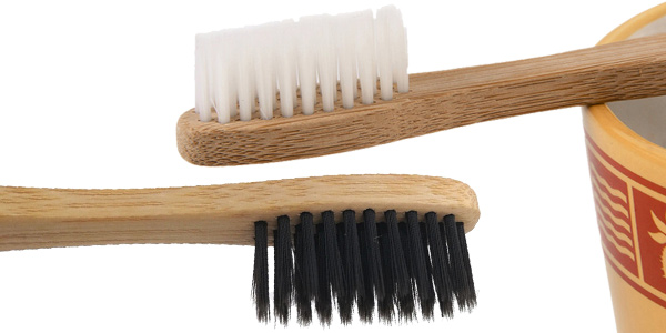 Pack de 2 cepillos de dientes de bambú en AliExpress