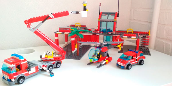 Set Estación de bomberos tipo LEGO barato